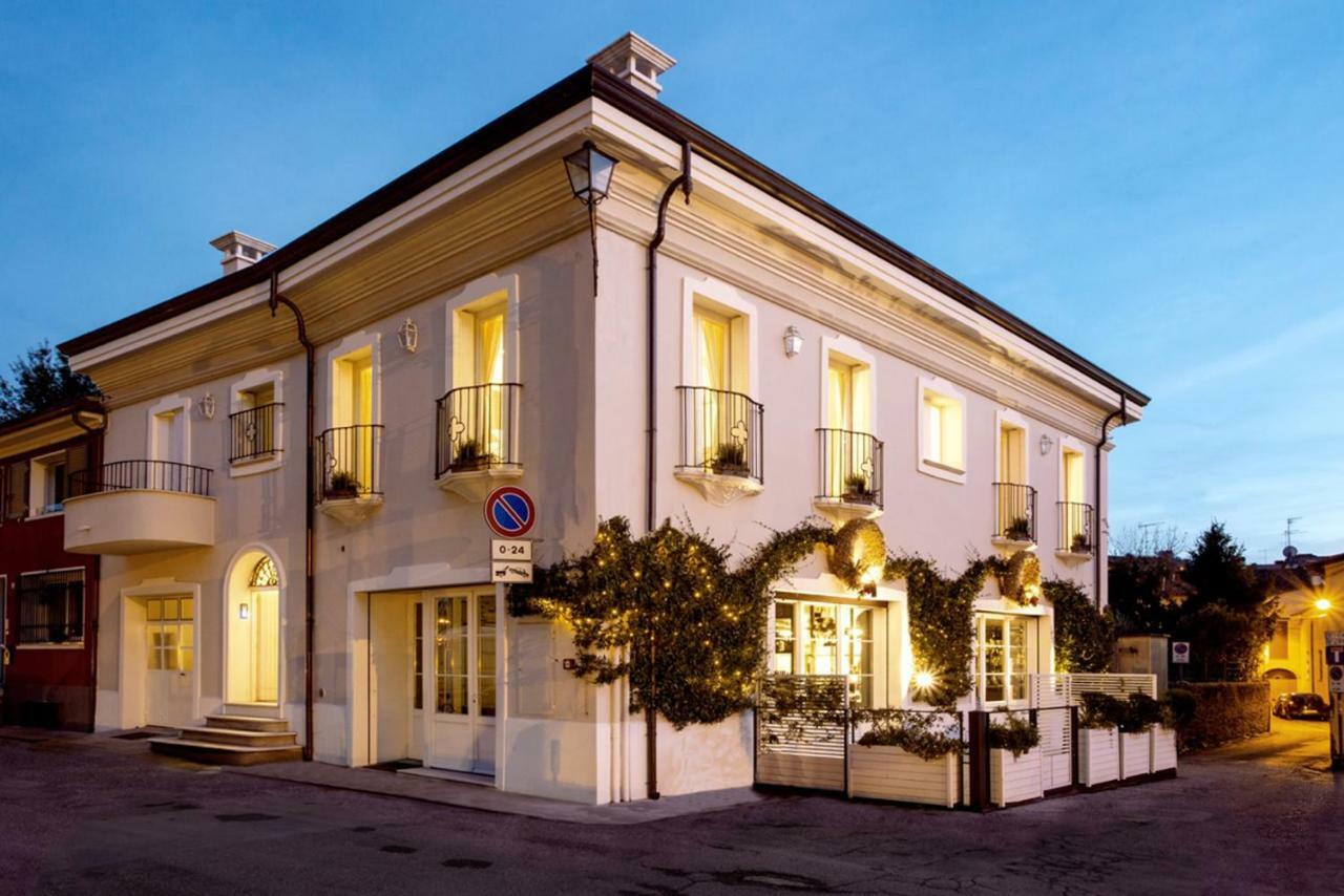 Sasaral Suites Чезена Экстерьер фото