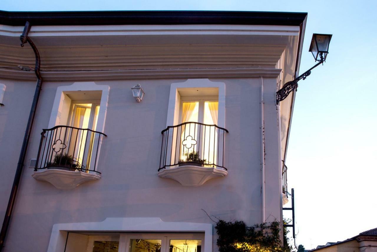 Sasaral Suites Чезена Экстерьер фото
